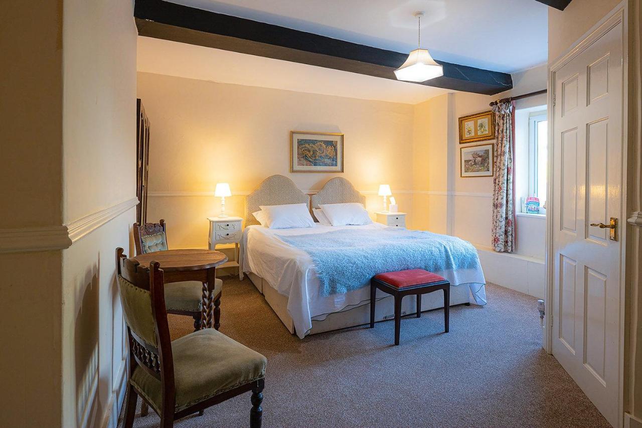 The Powis Arms Inn *
